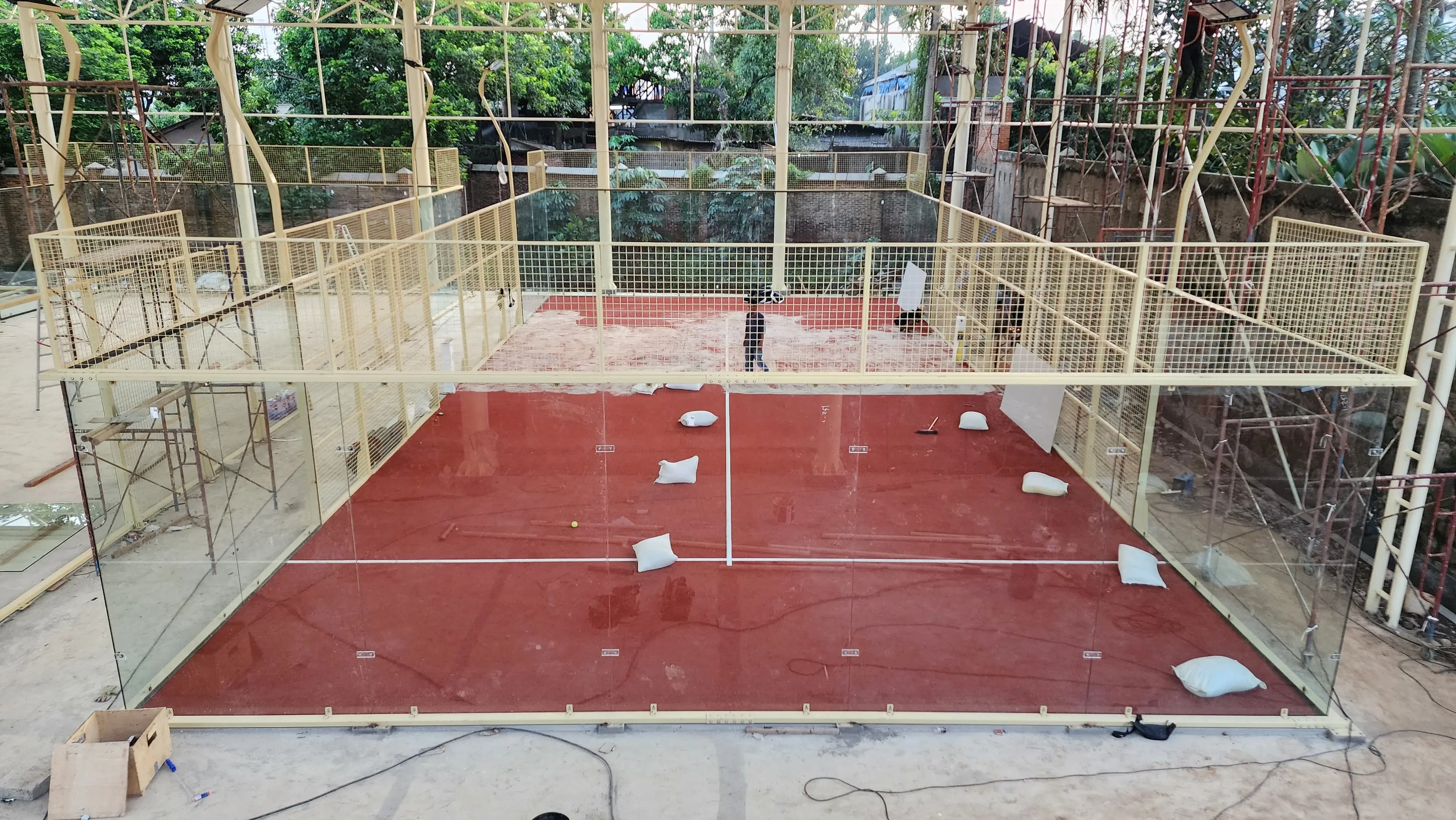 Visual referensi proses pembangunan lapangan padel